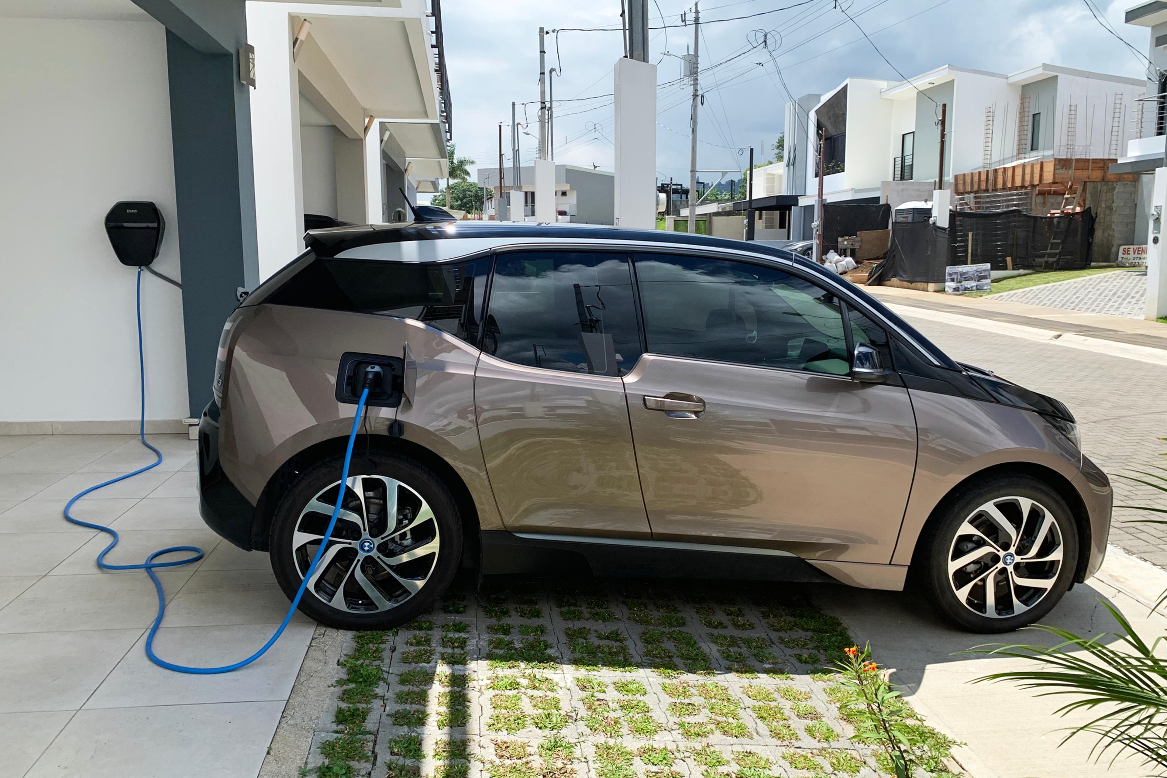 BMW i3 connected to a residential wallbox charger