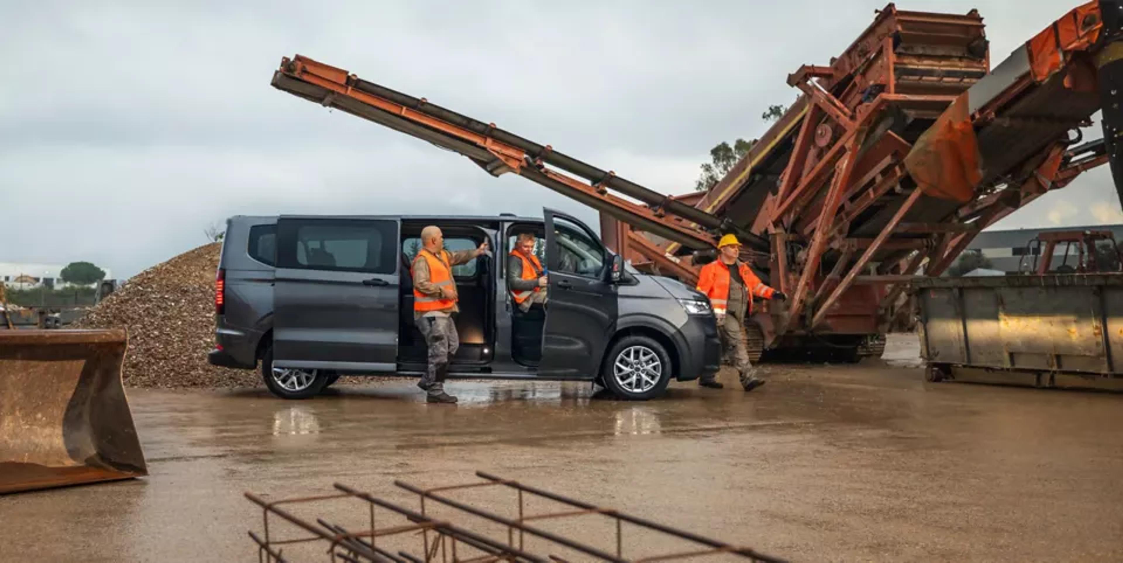 New-generation Volkswagen Transporter Kombi van