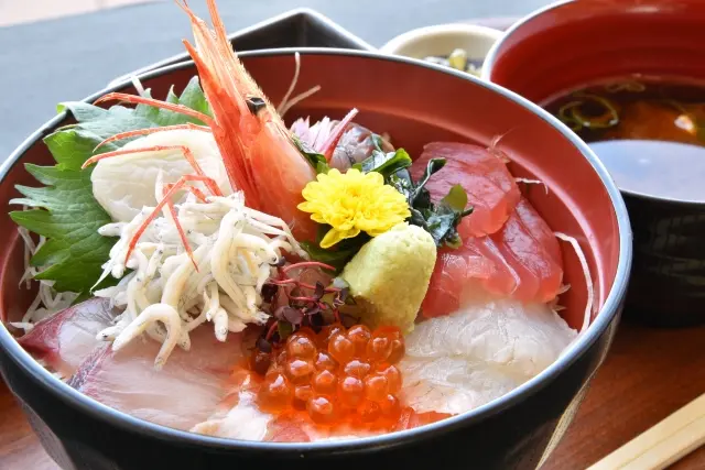 Kaisendon (Seafood Rice Bowl)
