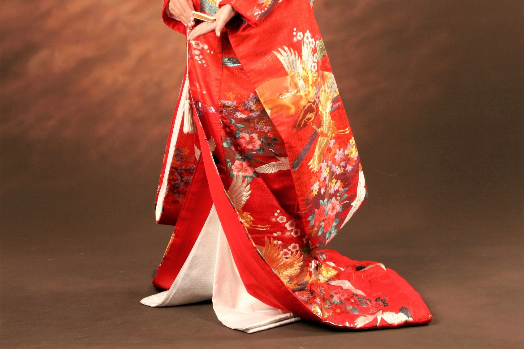 Red kimono with golden phoenixes, cranes, and floral patterns, showing a white lining.