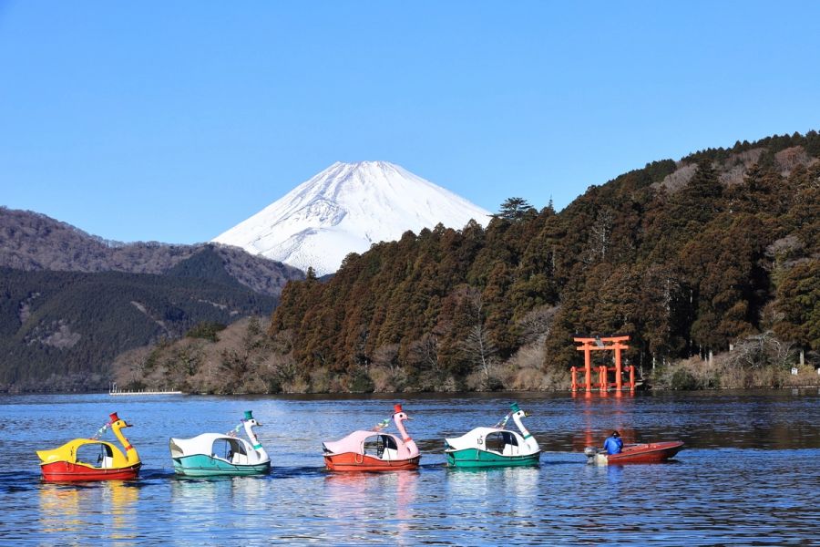 Lake Ashi (Ashi no ko)