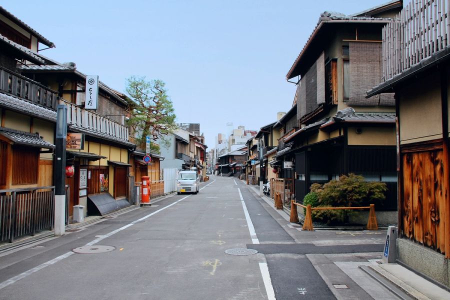 Hanami Koji Street