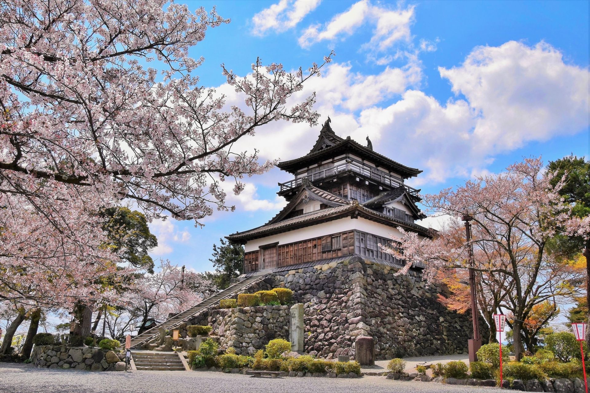 Maruoka Castle