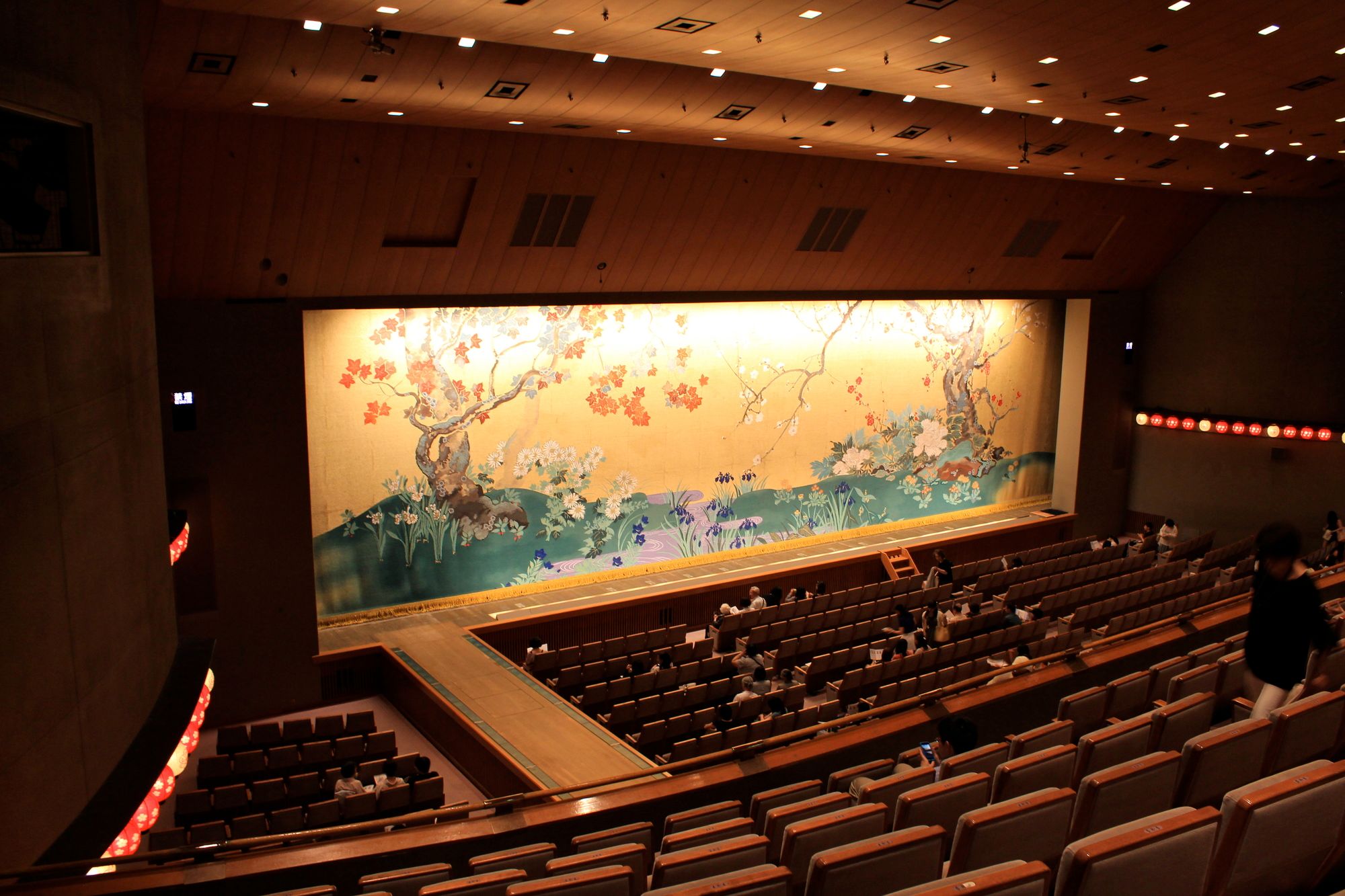 Where to Watch Kabuki in Tokyo: A Guide to Theaters and English Support