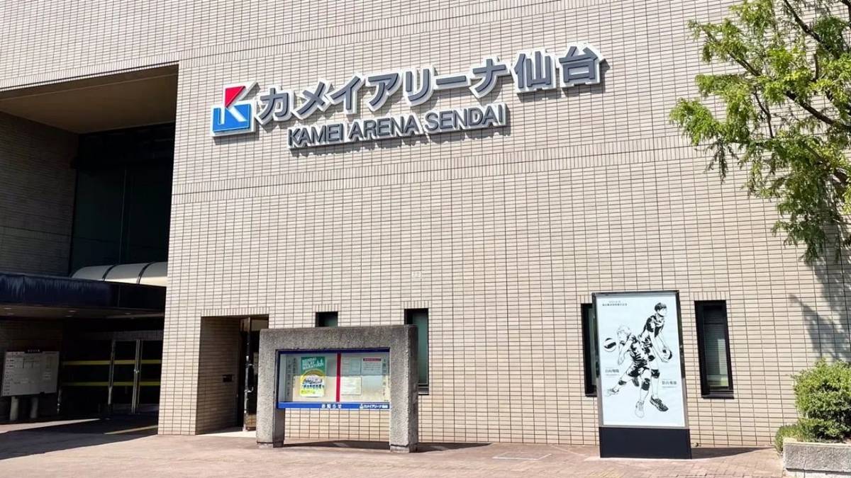 カメイアリーナ仙台の外観とモニュメント