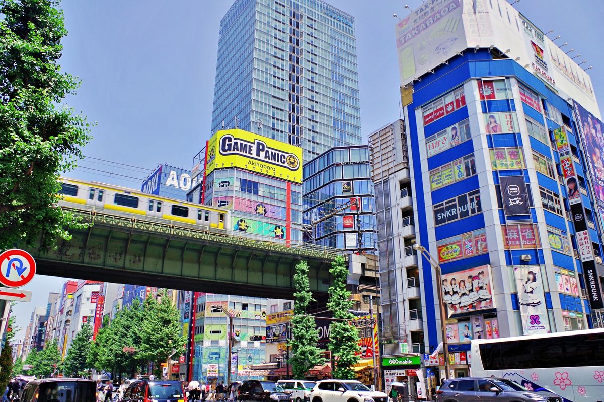 オタクとは？言葉の定義や日本における文化の歴史