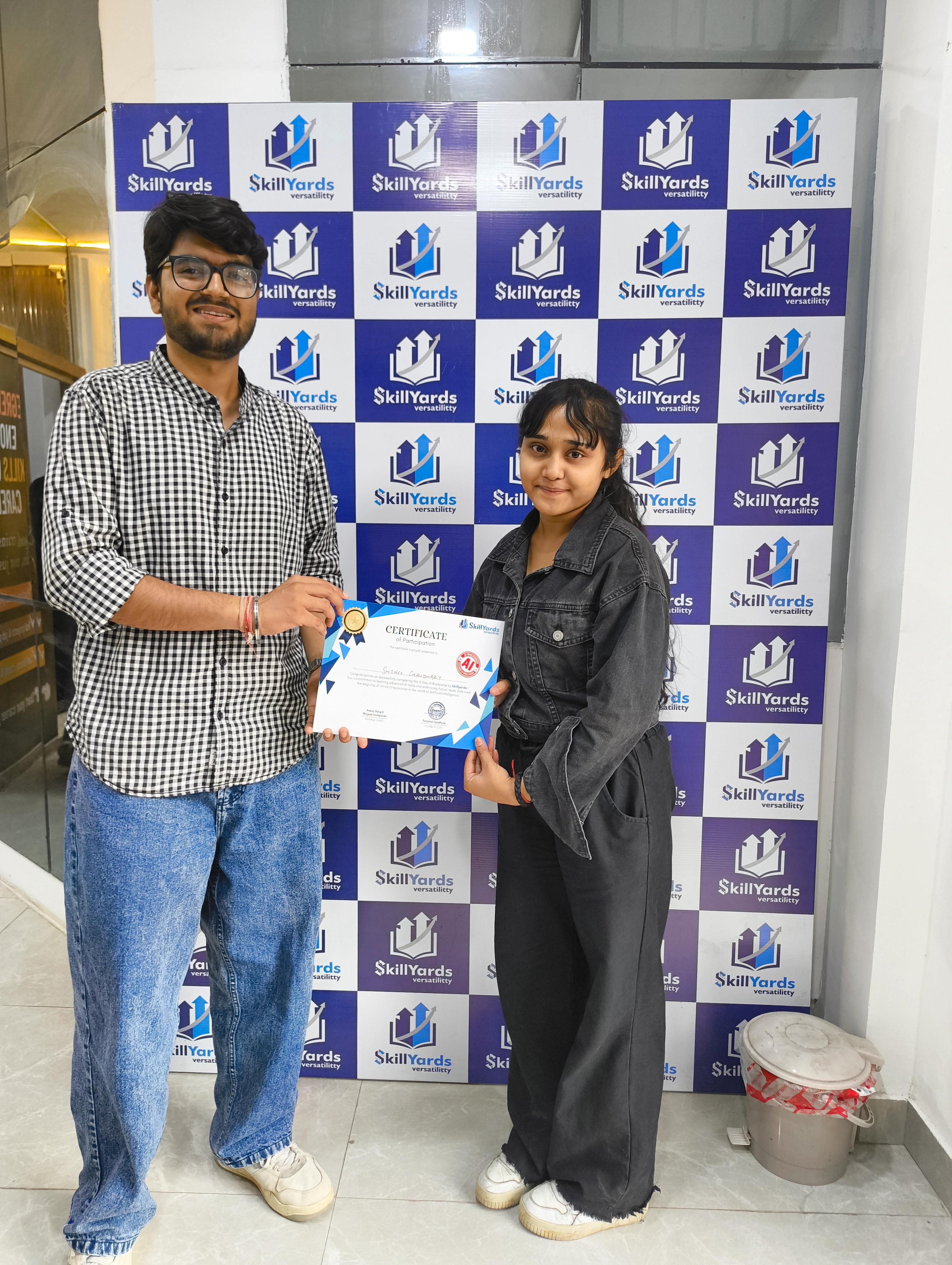 Student reciving certificate of Digital marketing with AI