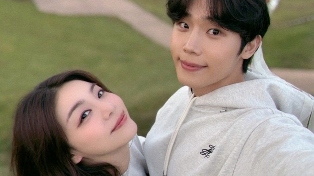ailee and choi si hun marriage announcement selfie