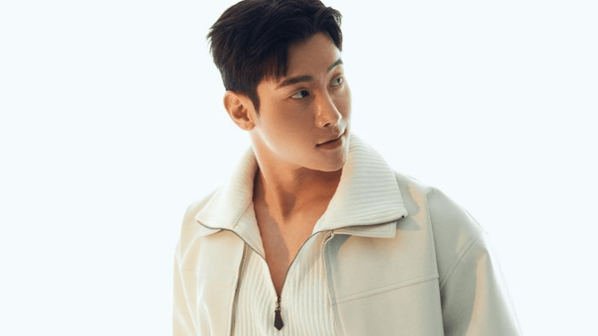 Korean actor Lee Si Kang