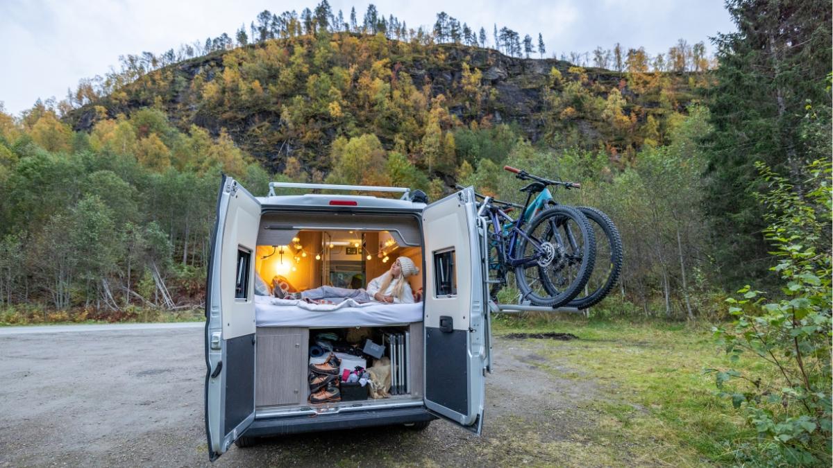 van life in the US shown in a picture of an open van with bicycles mounted to the side