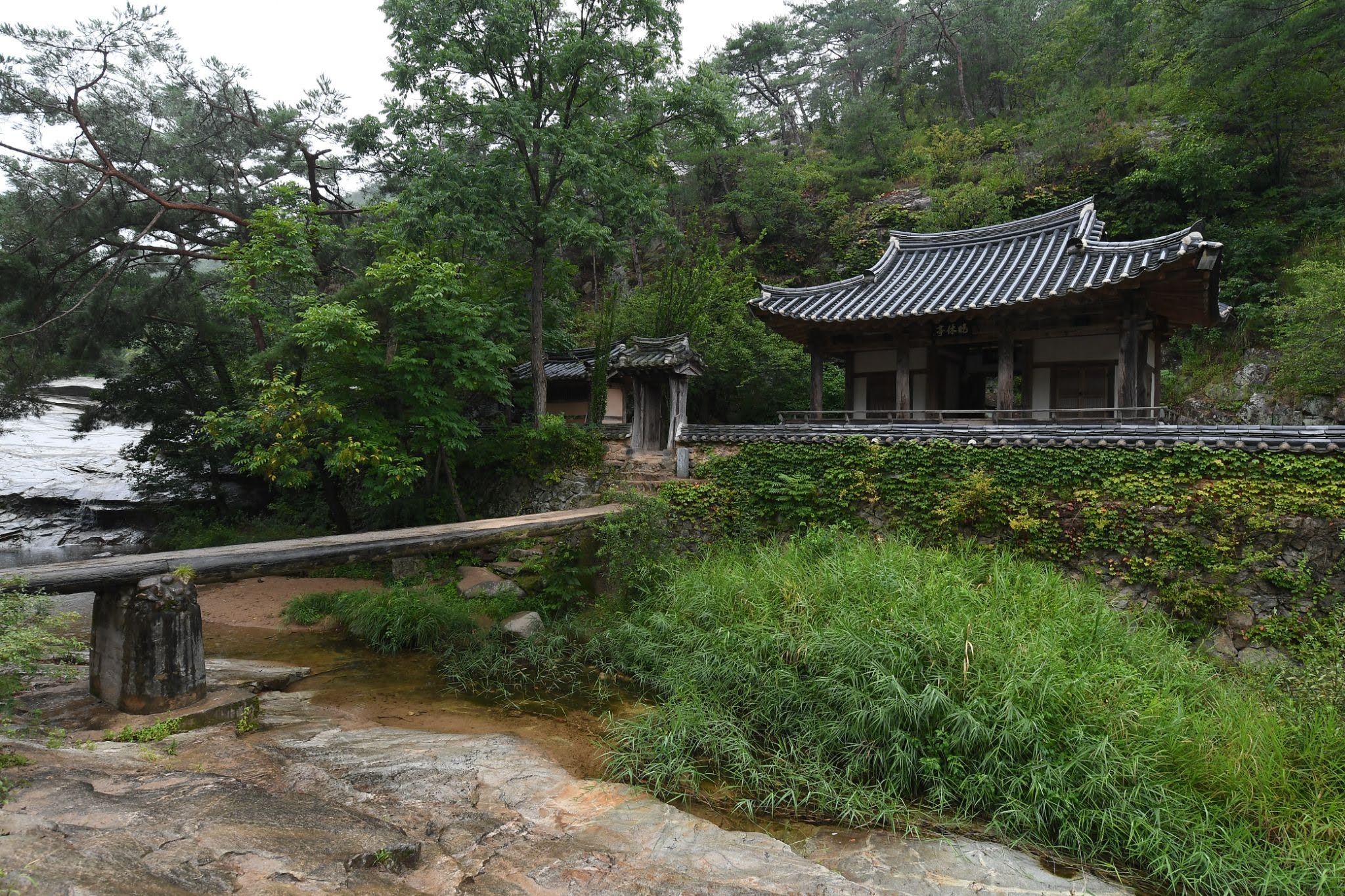 perfect crown kdrama filming locations manhyujeong pavilion andong