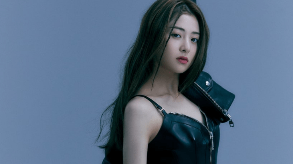 le sserafim huh yun jin kpop idol profile