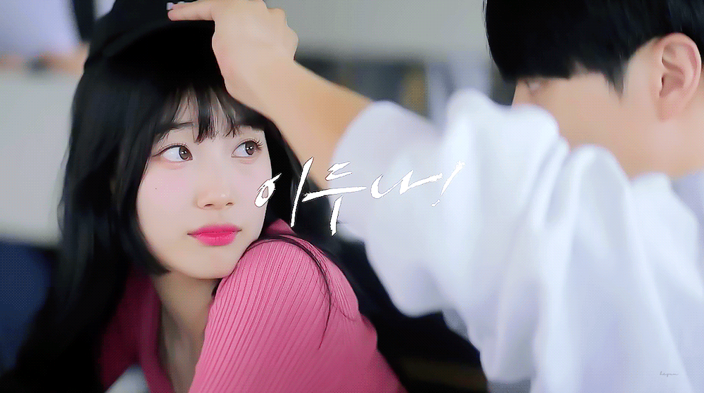 2023 kdrama review doona! yang sejong putting a cap on bae suzy's head