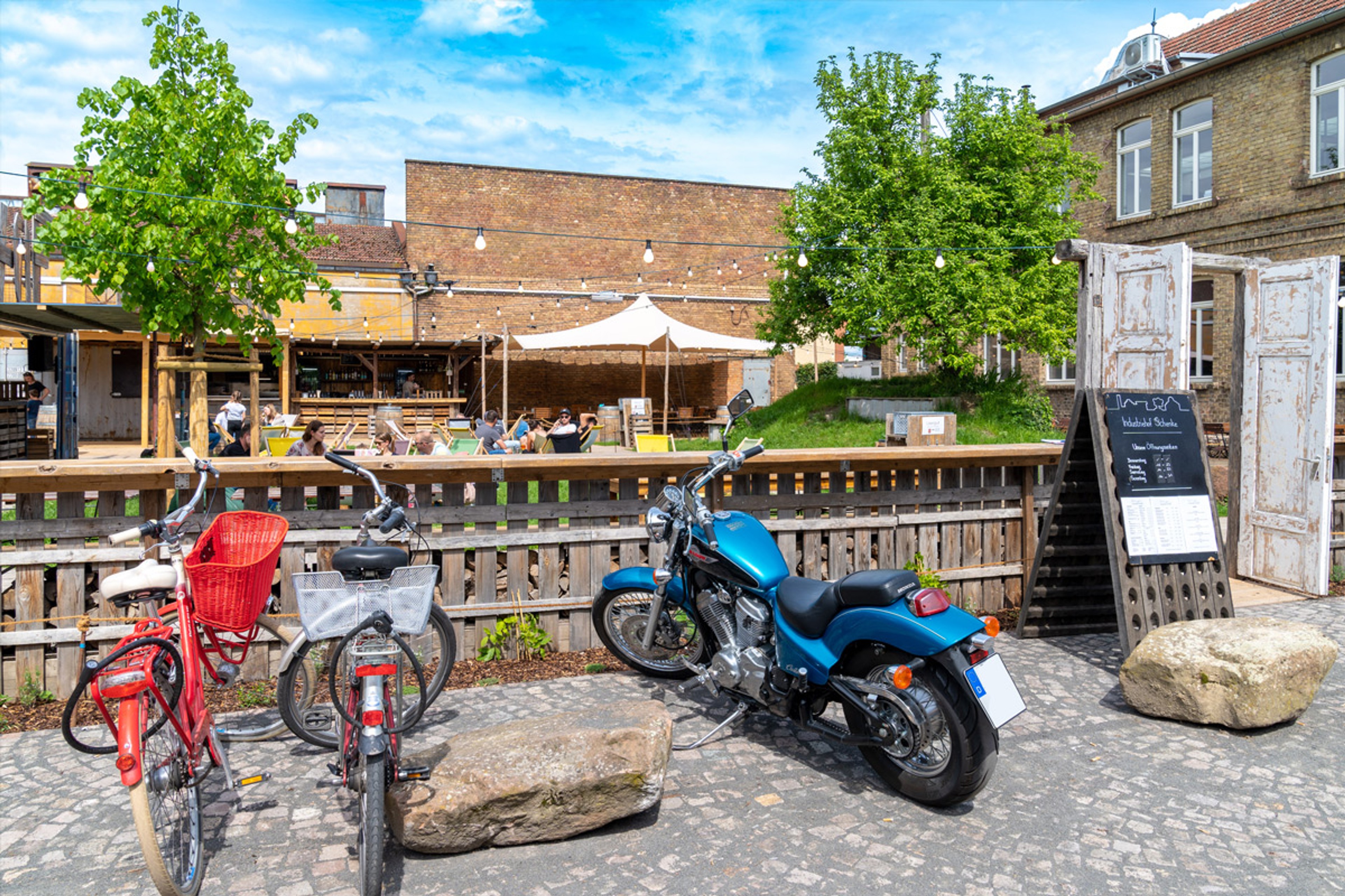 Veranstaltungen im i-HOF Garten & Walzensaal bis Ende Juli