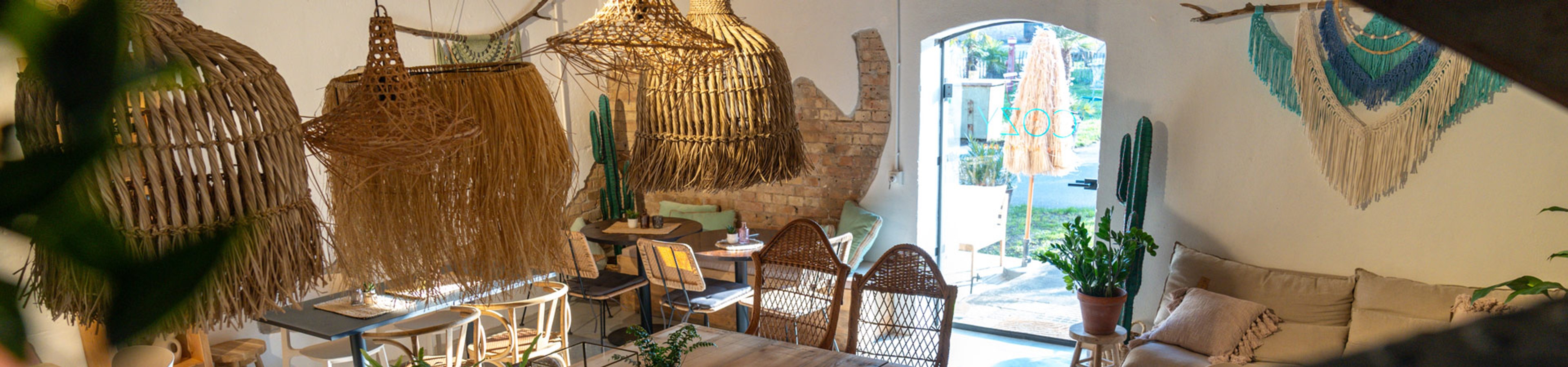 COZY Café. Kitchen. Bar.