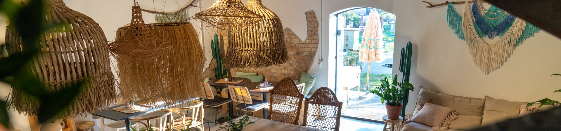 COZY Café. Kitchen. Bar.