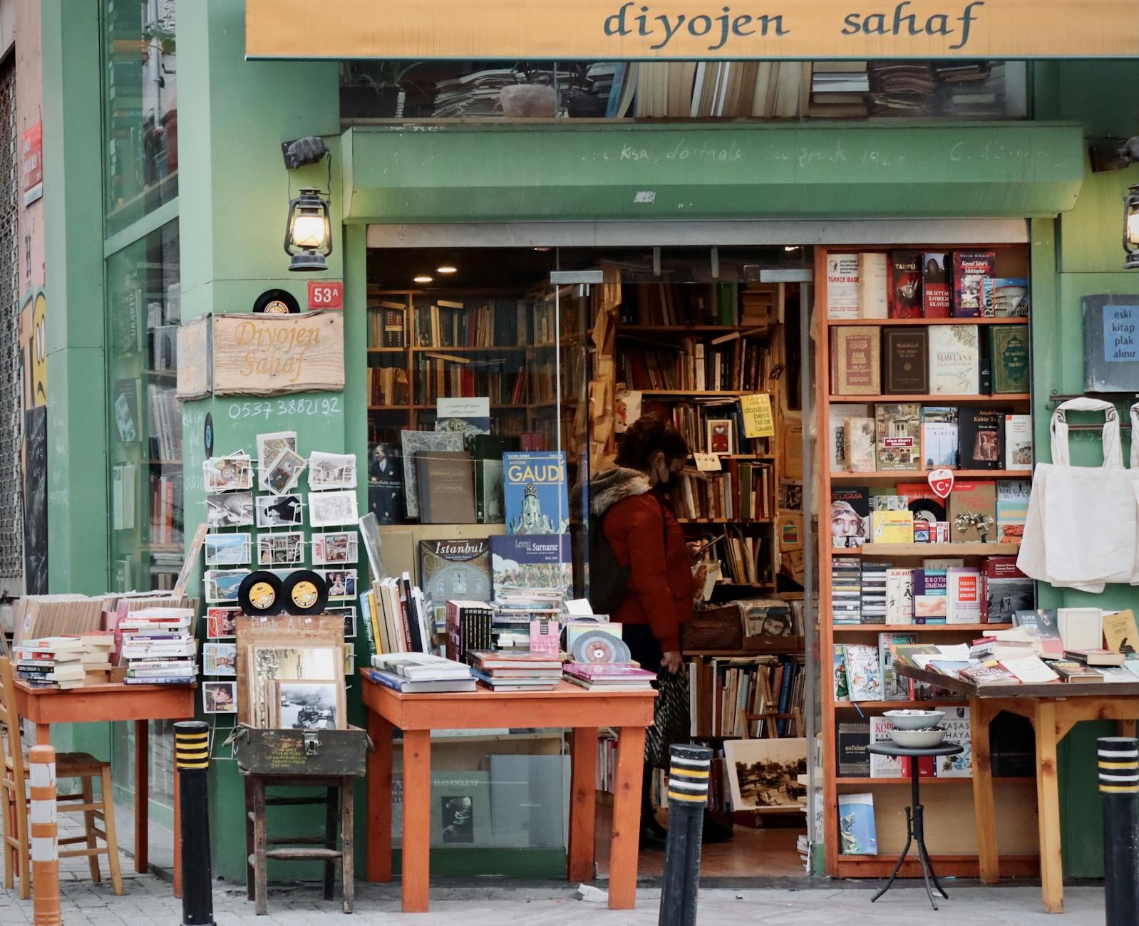 A vibrant vintage bookstore filled with eclectic books, cozy reading nooks, and charming unique gifts inviting exploration.