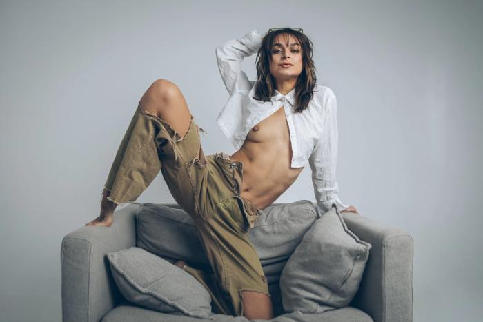 Rebeka · Ndustrial Studios