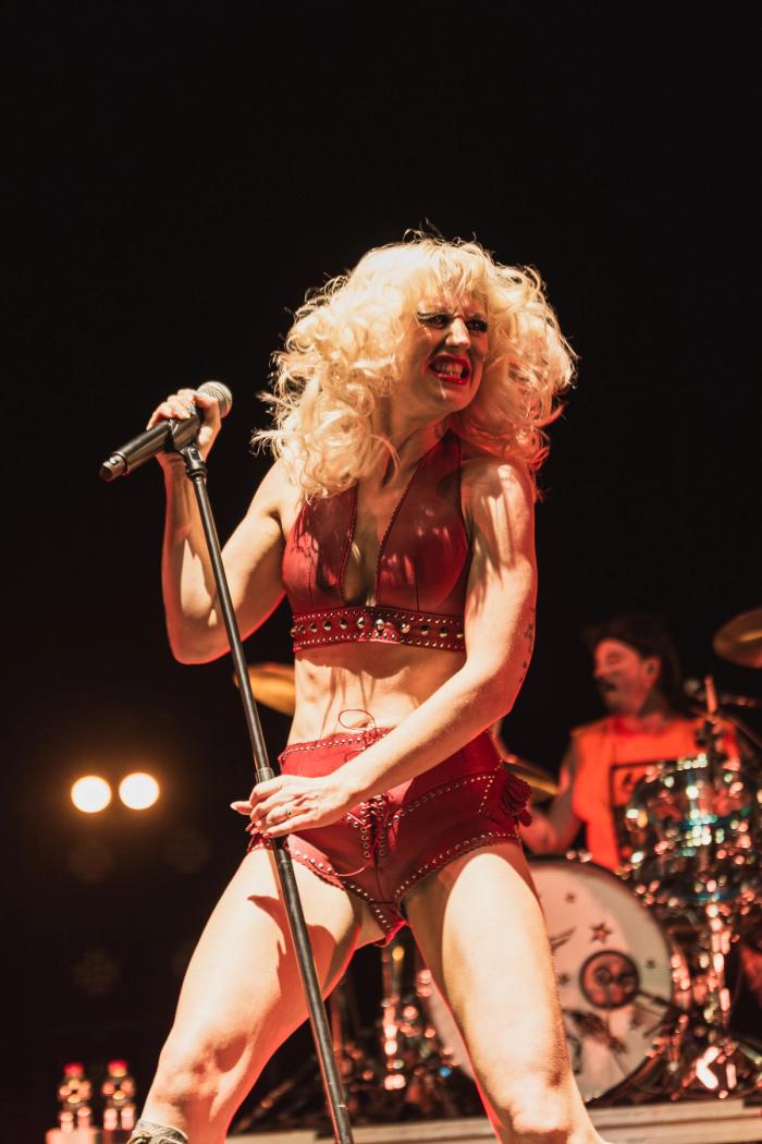 Amyl And The Sniffers · Trieste