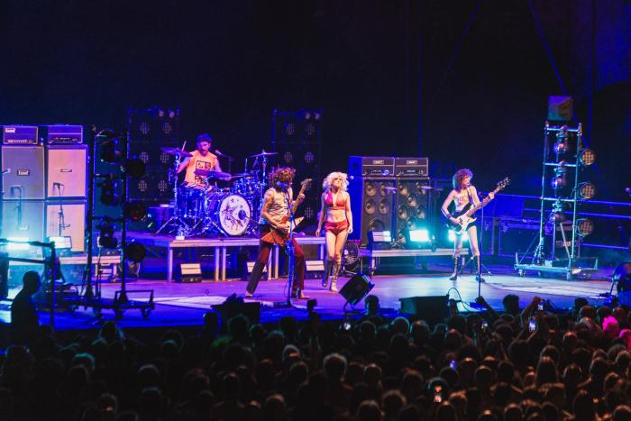 Amyl And The Sniffers · Trieste