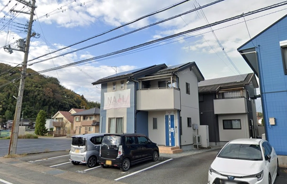 NAIL SALON R
