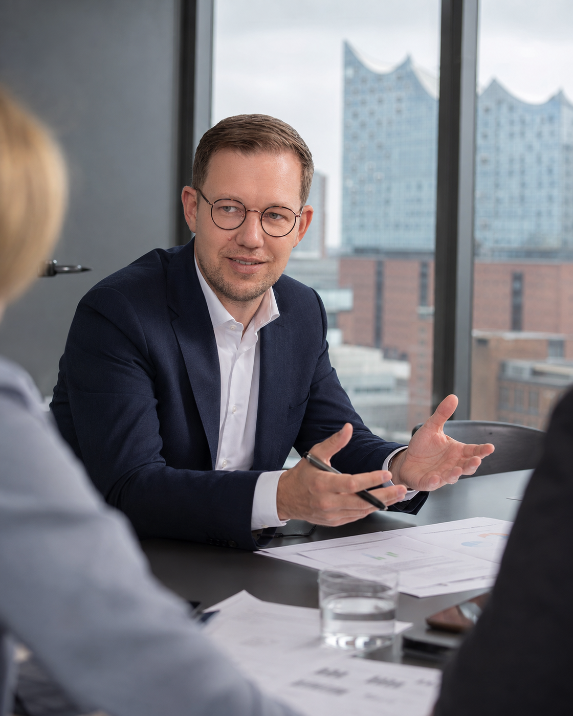 Konrad Martin bei der Arbeit im Büro