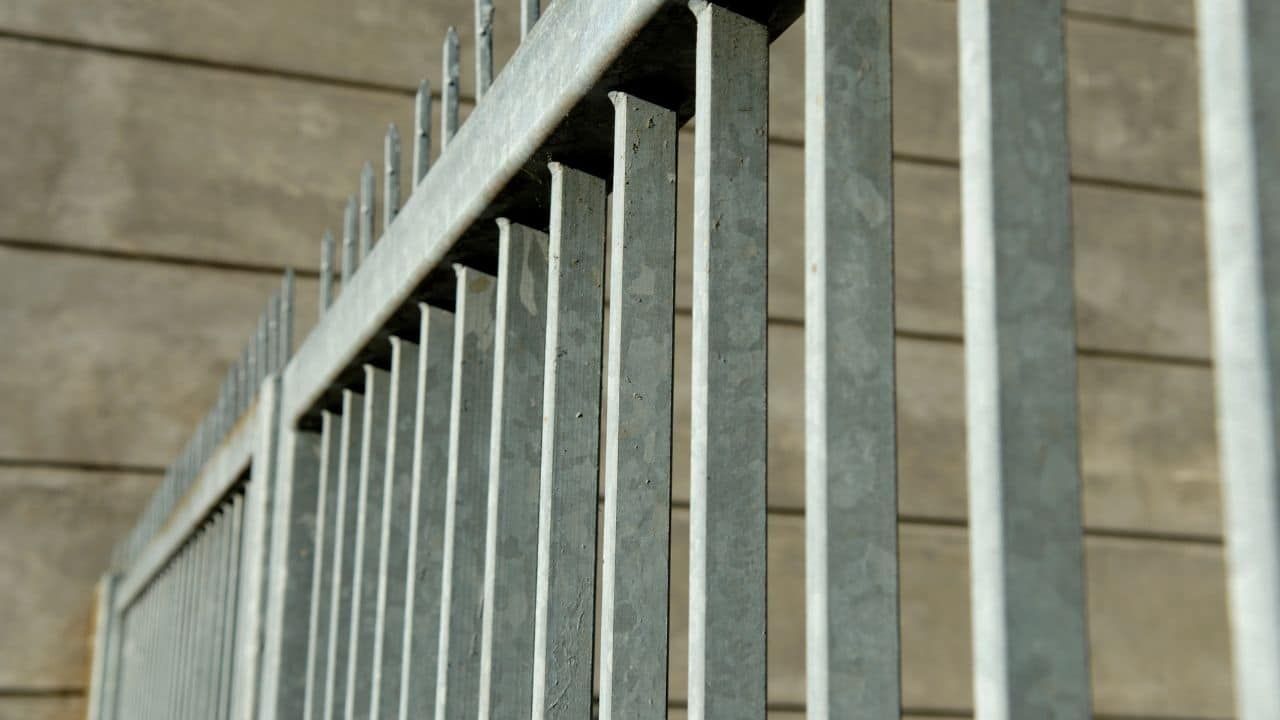 Tips-to-Maintain-Your-Metal-Gate