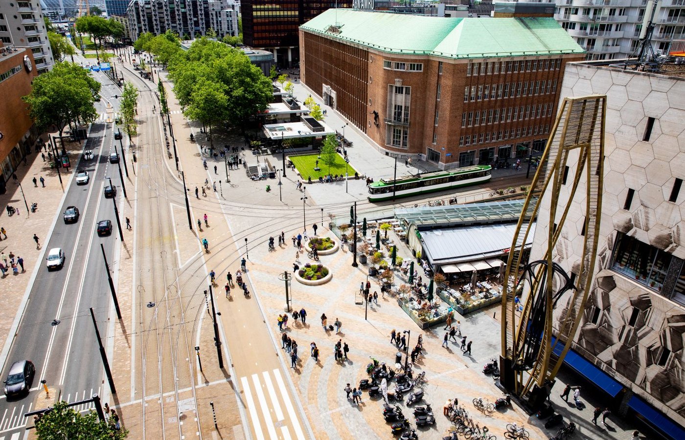 Waar kan ik in één straat een stuk Rotterdamse architectuur historie zien?