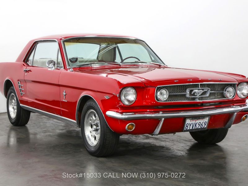 Prilagođena Candy Apple crvena boja - 1965 Mustang