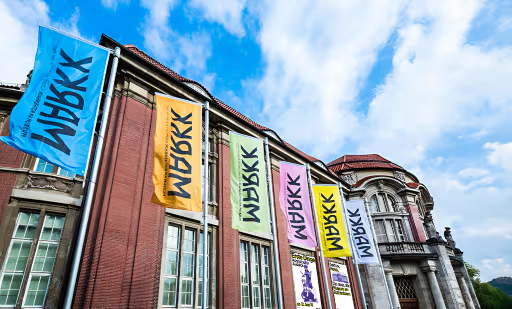 Höre die schönsten Songs von Adele bei Kerzenschein im Museum