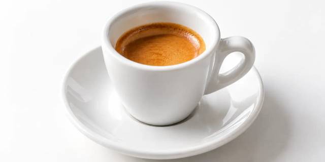 Hoeveel gram koffiebonen per kopje espresso? (De perfecte dosering)