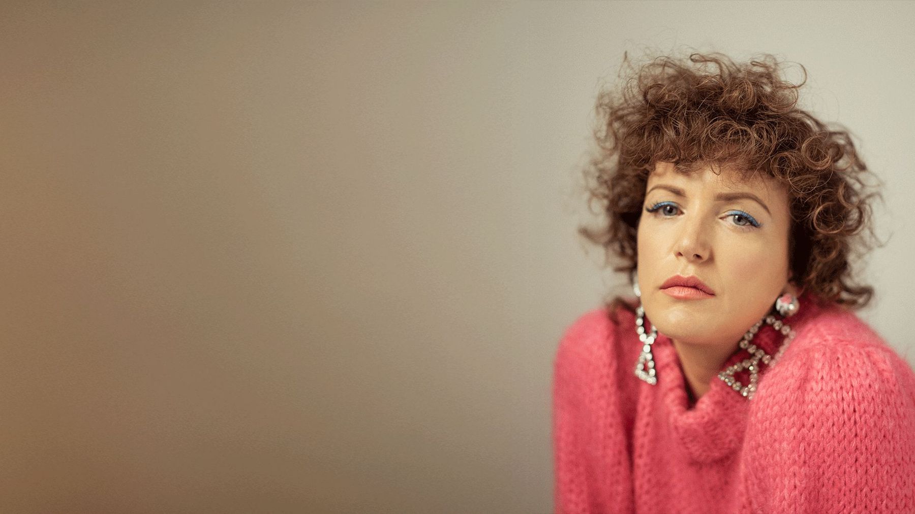 Annie Macmanus in a pink knitted jumper