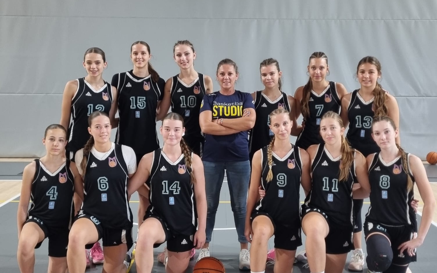 U16 ekipa Studija Zagreb, 12 igračica i stručni stožer