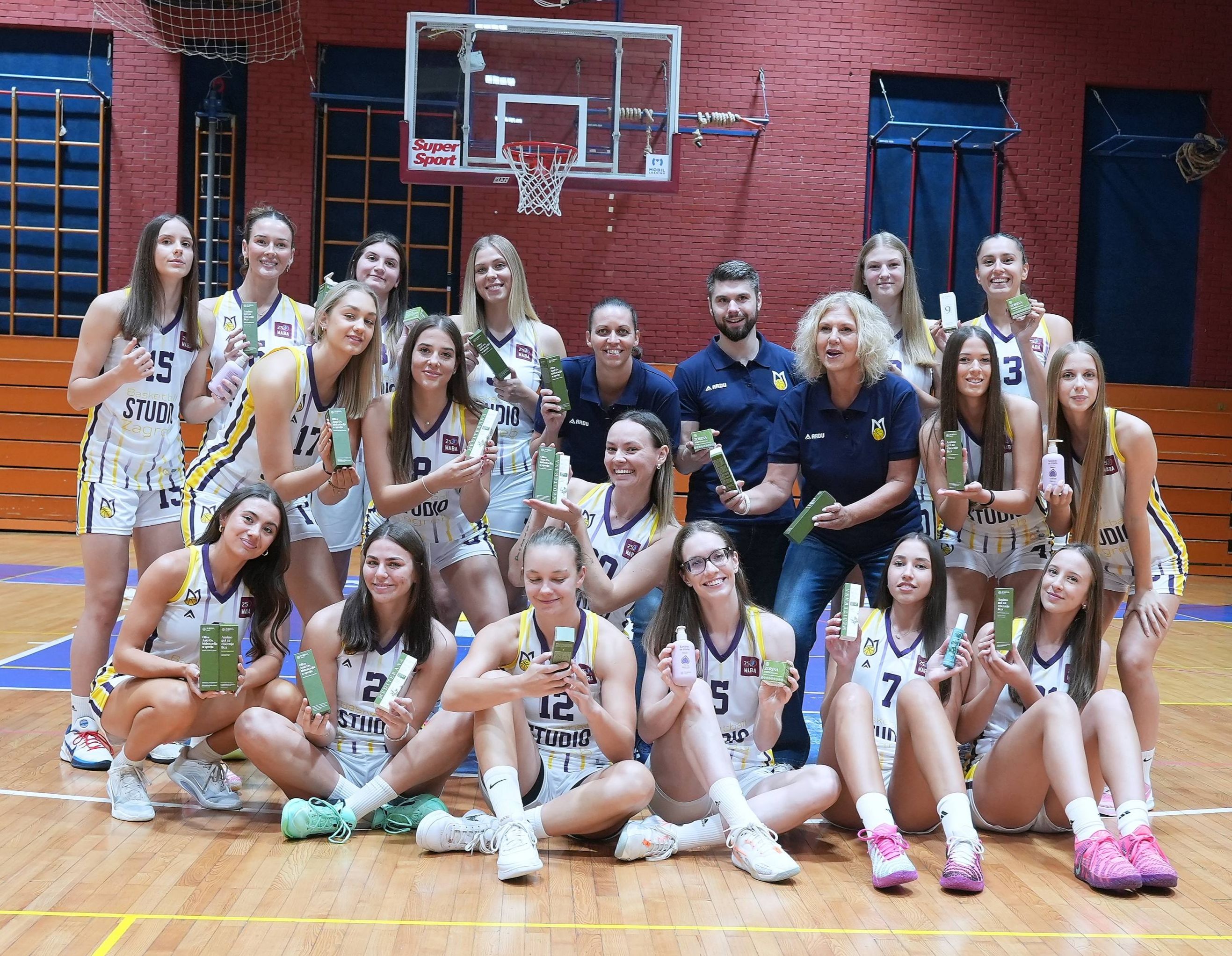 Studio Zagreb i partneri kluba