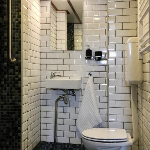 Cabin - Bathroom 