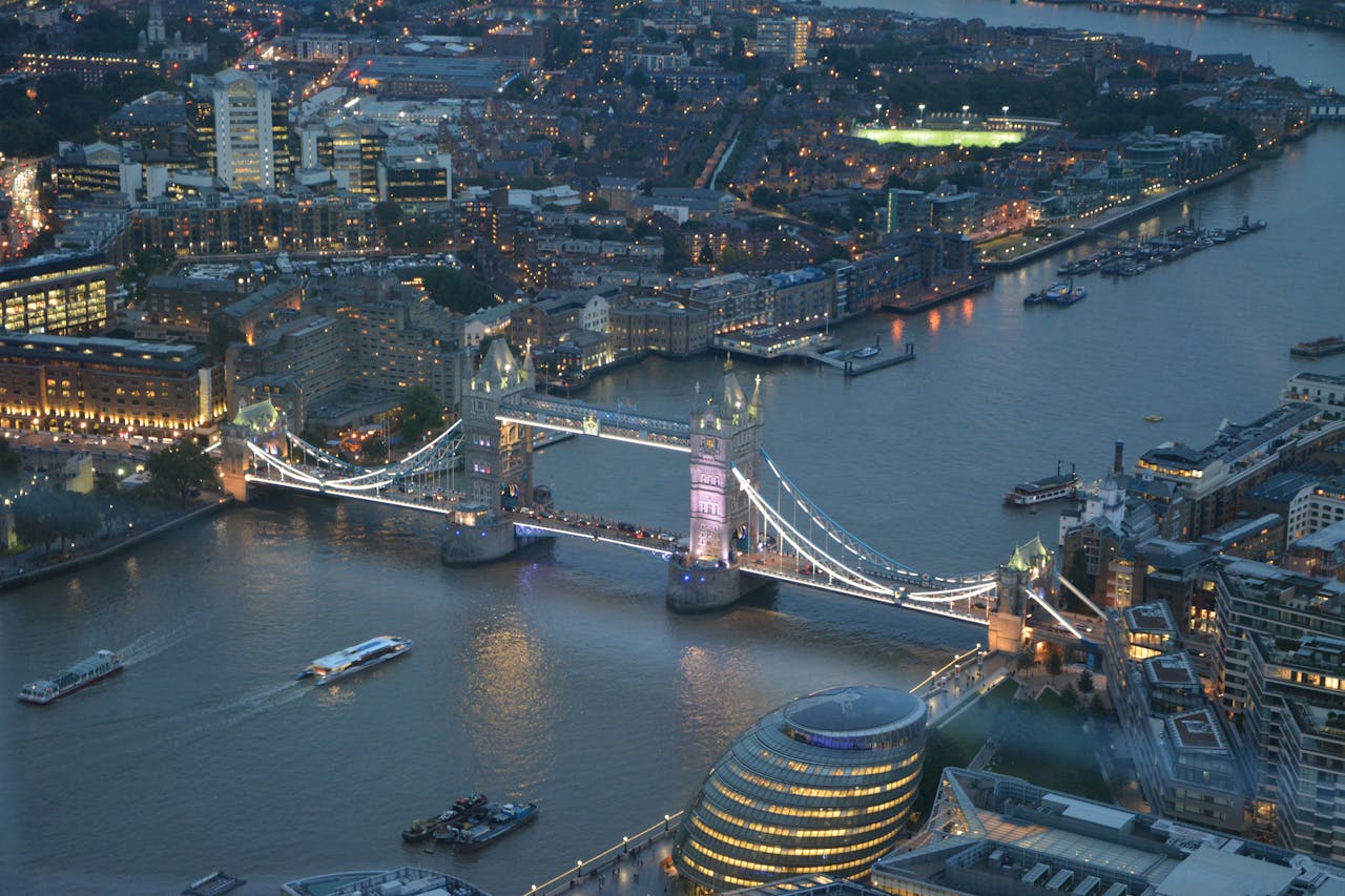 10 Famous London Bridges to Explore in Every Season