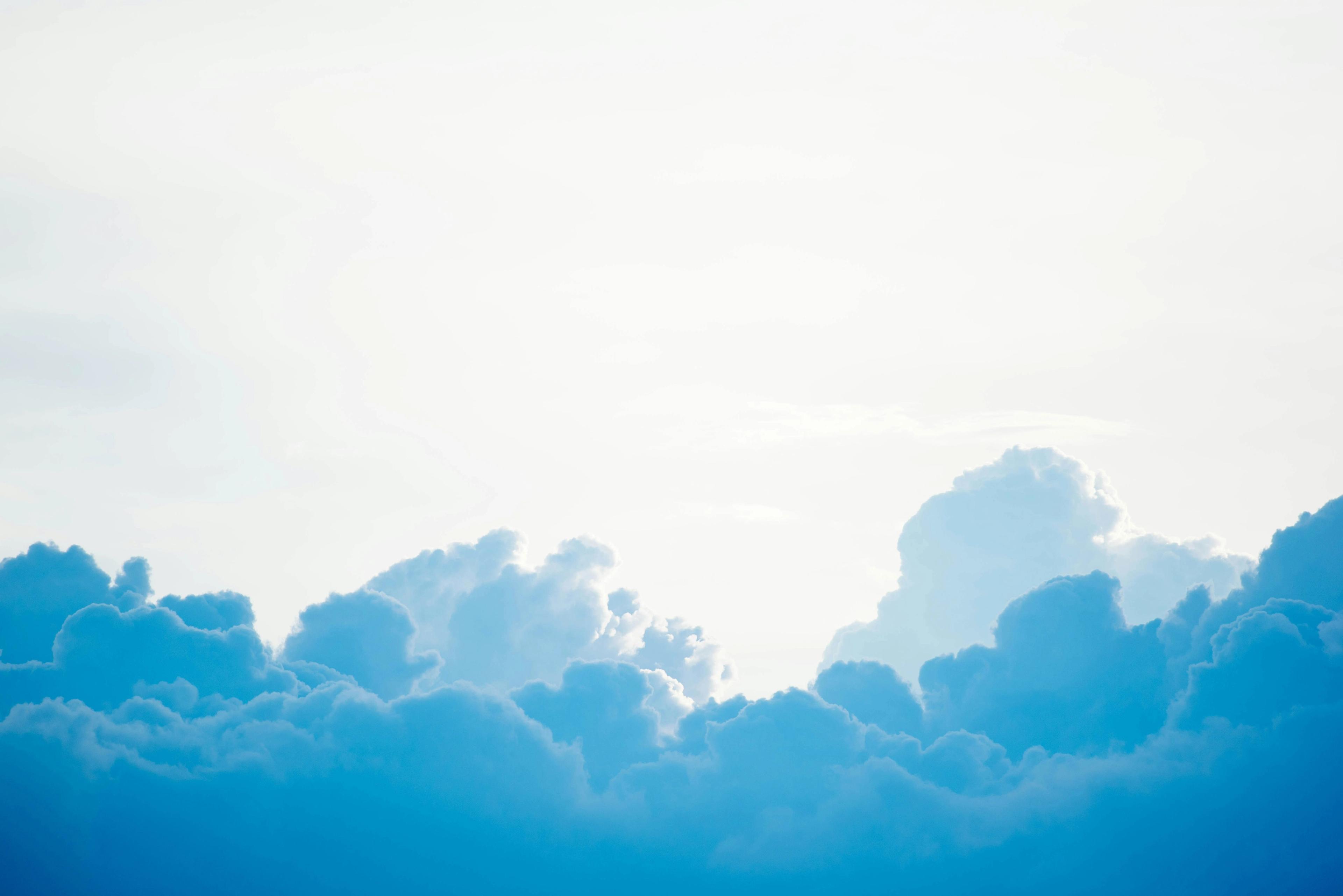 the sun is shining through the clouds in the blue sky .
