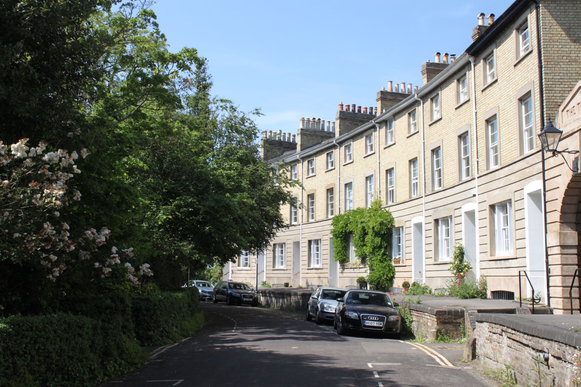 Terraced houses in Oxfordshire with cars parked outside on the street