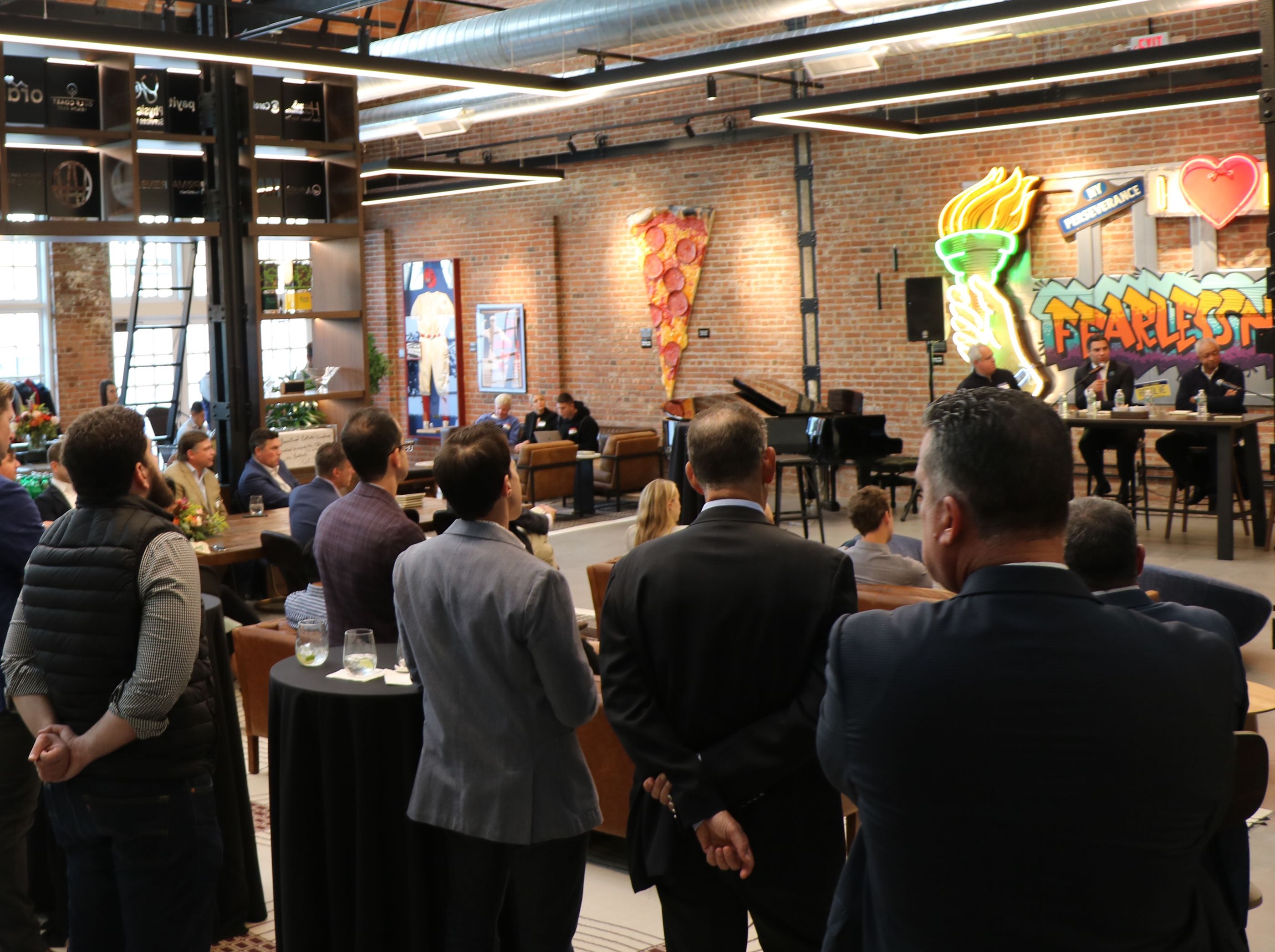 Two Bridge hosted an incubator event for CEOs, investors, and founders featuring a roundtable discussion with Francis Suarez, Mayor of Miami, and E. Stanley O'Neal, Investor and former CEO of Merrill Lynch.