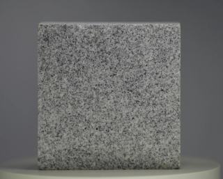 Saxon Grey Granit Pflasterstein mit feinkörniger hellgrauer Natur Oberfläche für öffentliche Gehwege.