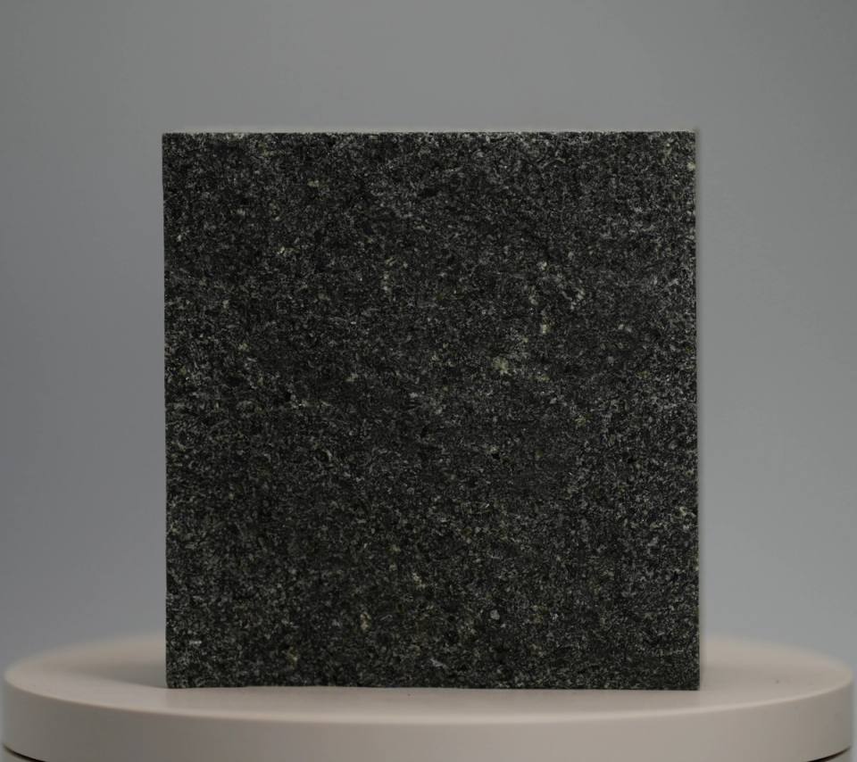 عينة حجر الرصف من Mica Green Granite بسطح طبيعي متلألئ لأعمال رصف الفناء الفاخر.