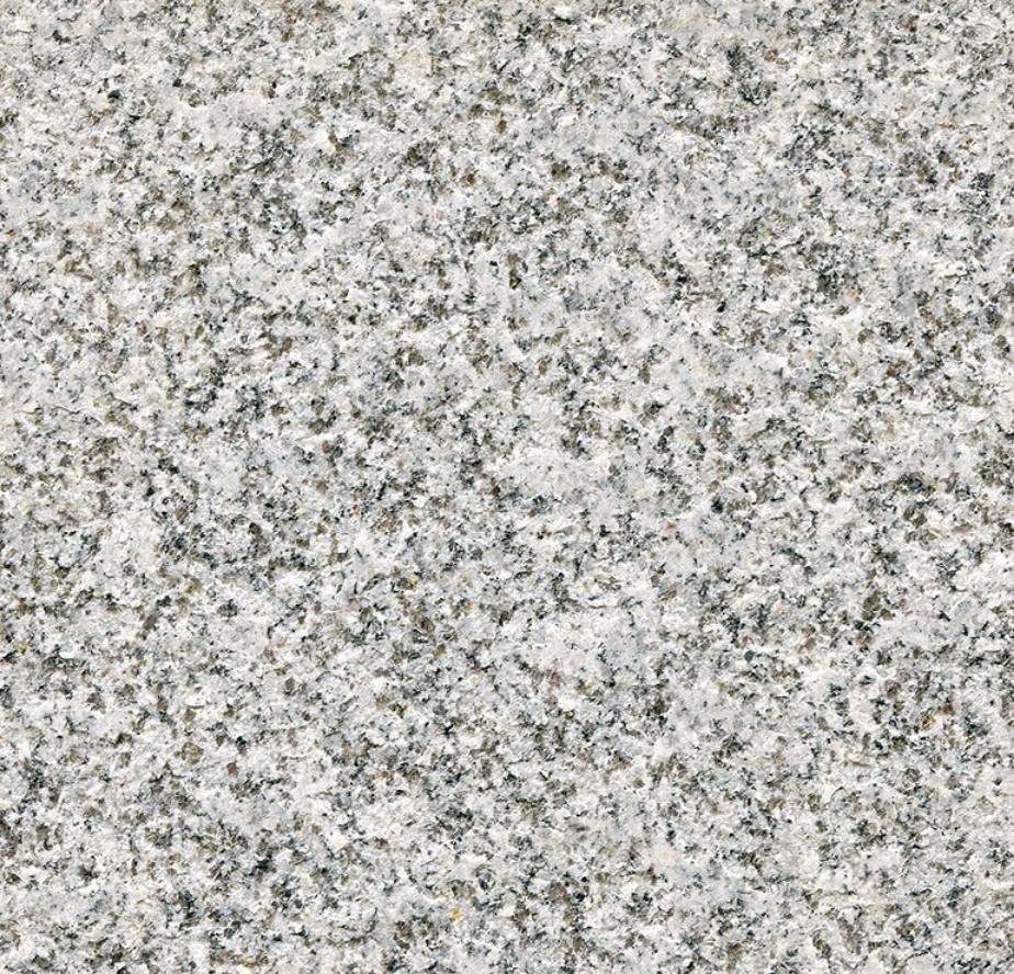 ألواح جرانيت G603 Sesame White بتشطيب محروق بالنار، تتميز بلون رمادي أبيض فاتح، وبنية بلورية دقيقة، وسطح طبيعي مقاوم للانزلاق للمشاريع المعمارية الحديثة وتنسيق الحدائق والرصف الخارجي.