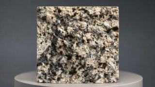 عينة من حجر الرصف من Amber Speckled بأسطح مرقطة باللون البني لتنسيق حدائق العقارات ذات الطابع الريفي.