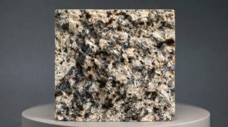 عينة من حجر الرصف من Amber Speckled بأسطح مرقطة باللون البني لتنسيق حدائق العقارات ذات الطابع الريفي.