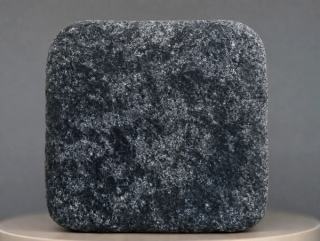 Verdant Obsidian antike Granitpflastersteine mit tiefgrüner Natursteinstruktur, kristallinen Lichtreflexen und einzigartigem Erscheinungsbild für Luxusgärten, Villenanlagen und hochwertige Landschaftsbauprojekte
