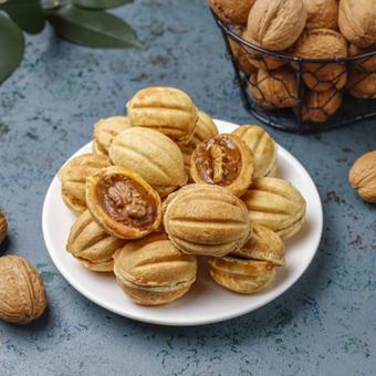 Cover Image for Revisited Oreshki : The Dulce De Leche filled Walnut Shaped Bsisa Cookies