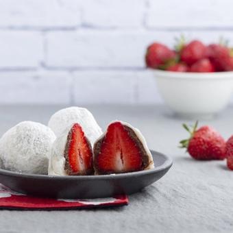 Cover Image for Bsisa Strawberry Mochi(ビシサいちご大福)