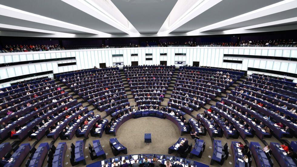 How much money exactly makes a member of the European Parliament: Monthly Earnings Breakdown