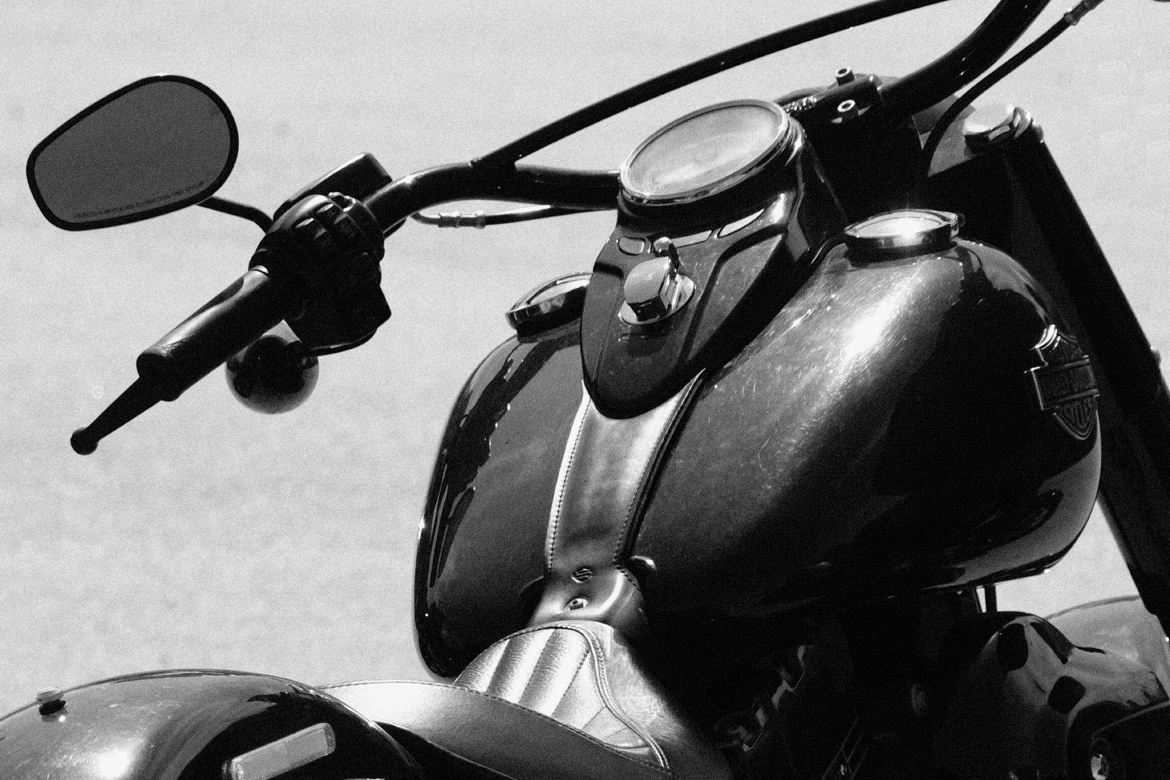 Depósito e guiador de uma Harley-Davidson