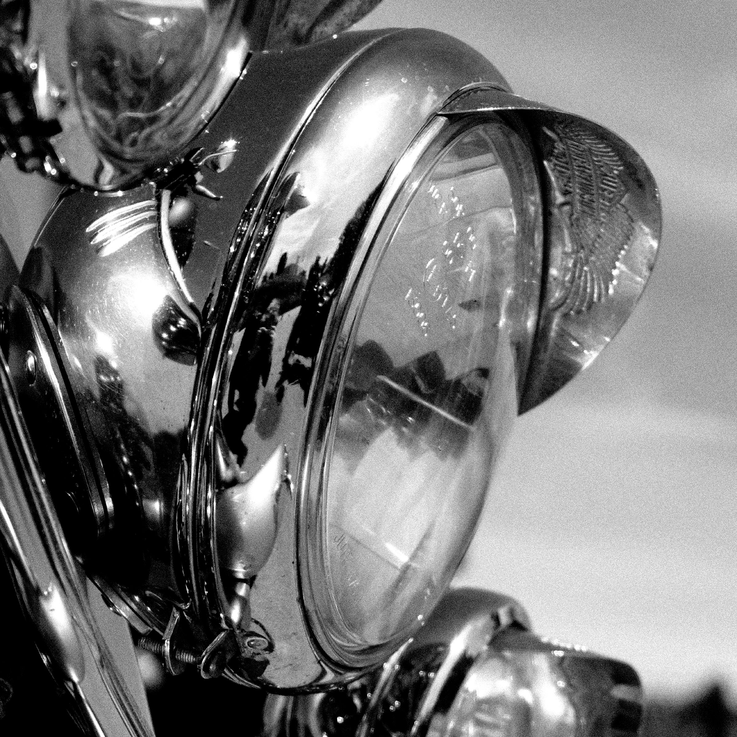 Pormenor do farol de uma Harley-Davidson
